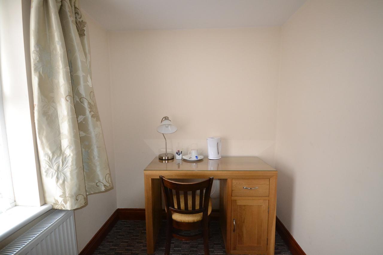 Airport Guest House Slough Extérieur photo