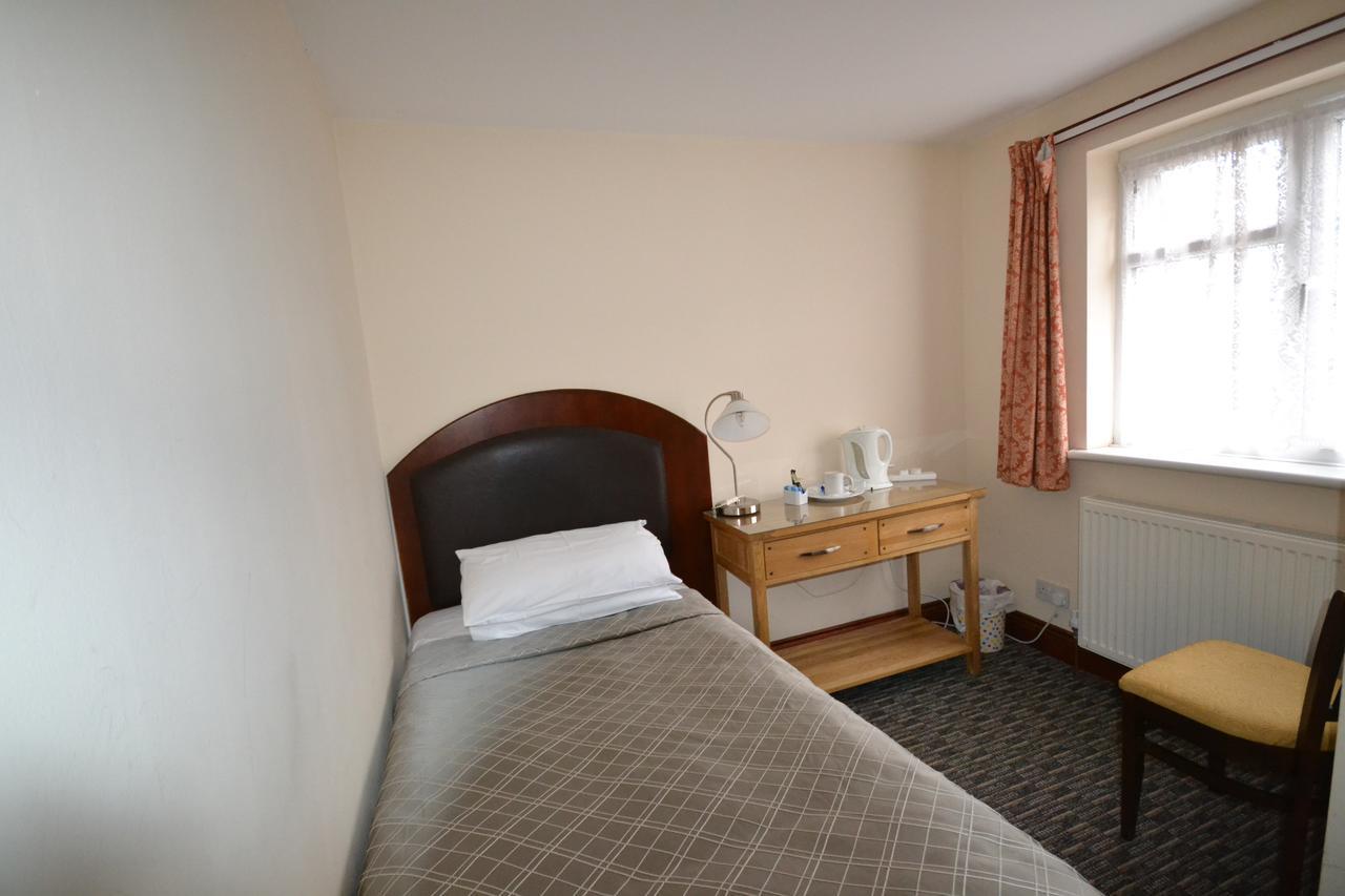 Airport Guest House Slough Extérieur photo