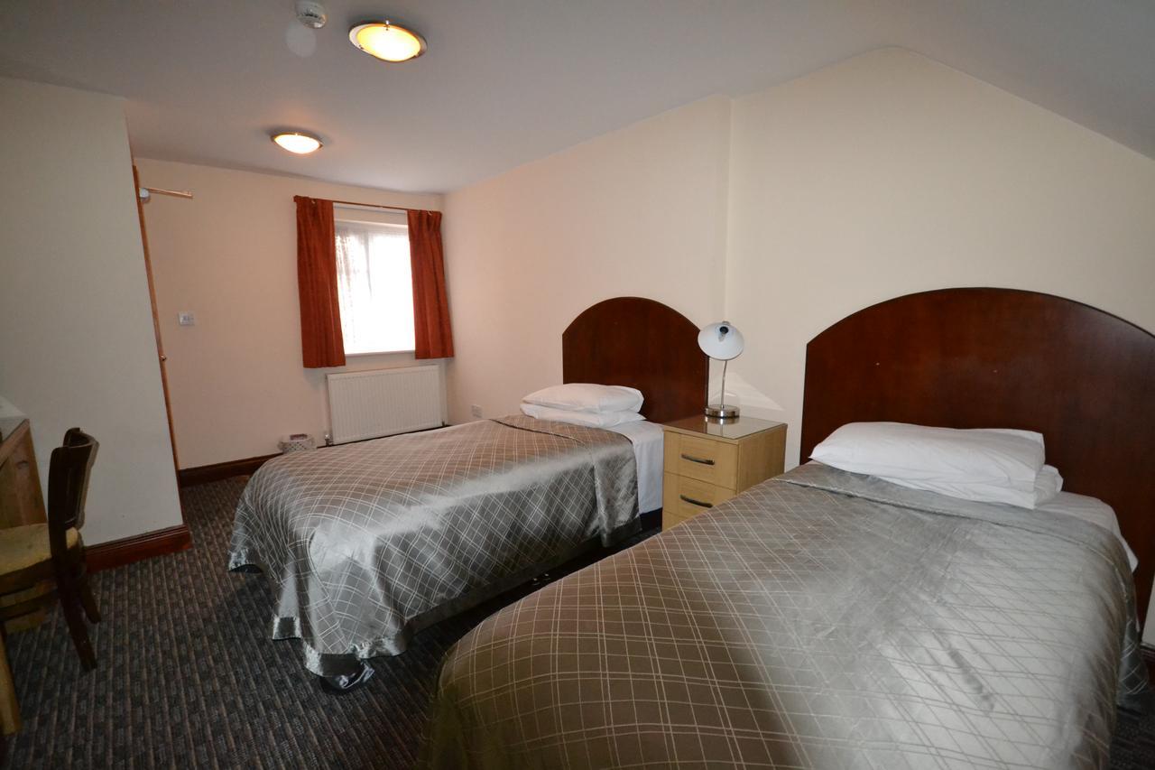 Airport Guest House Slough Extérieur photo
