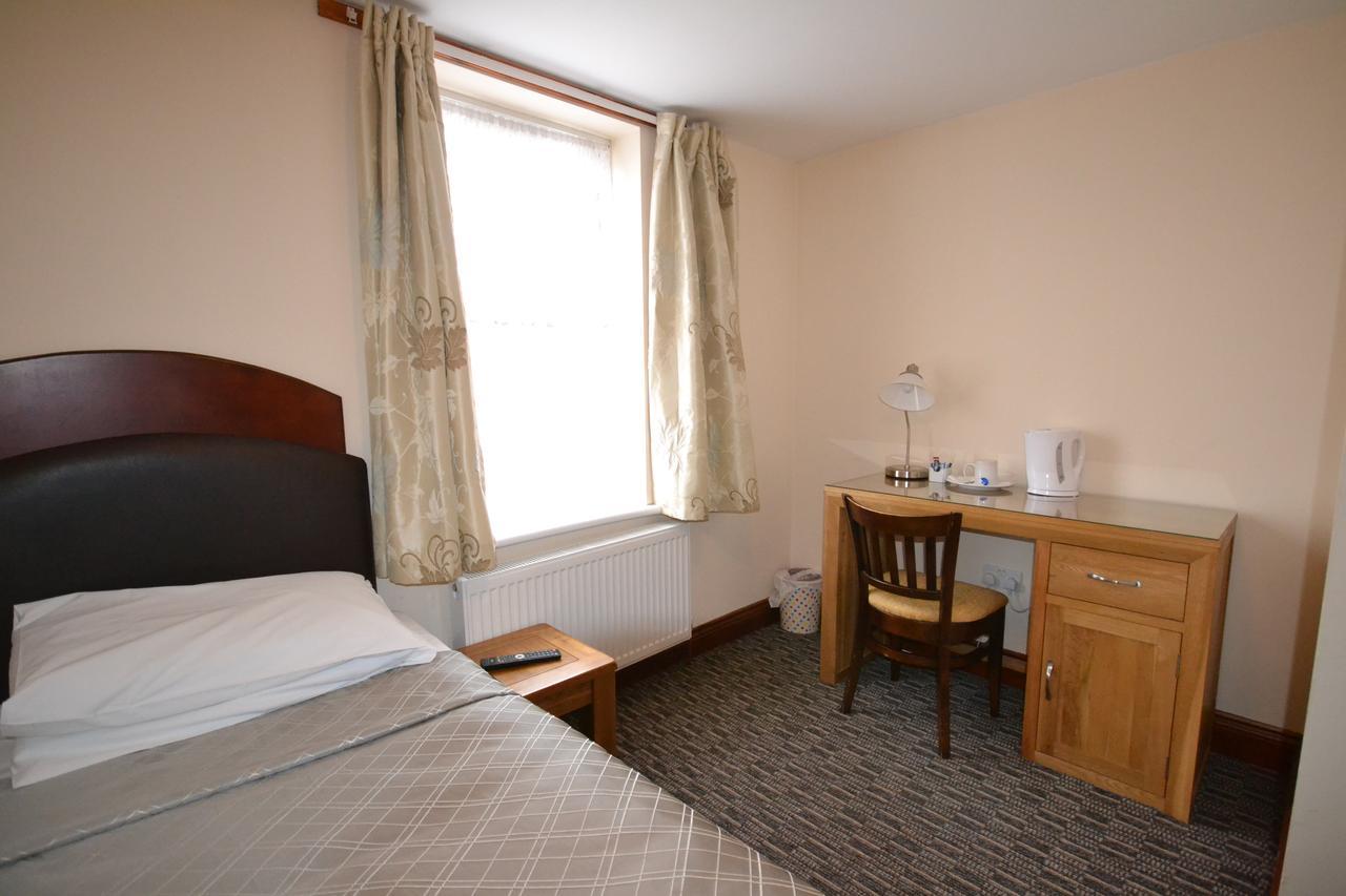 Airport Guest House Slough Extérieur photo