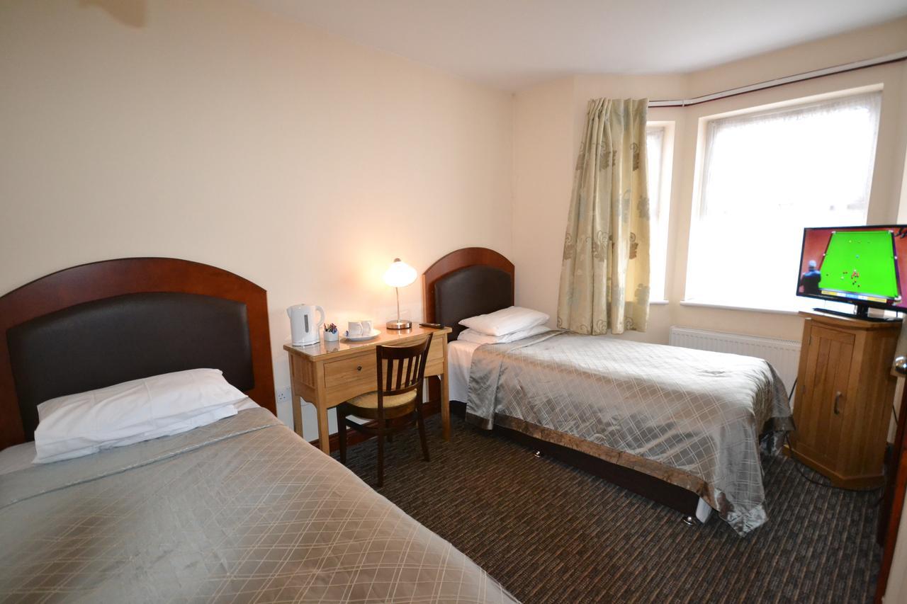 Airport Guest House Slough Extérieur photo