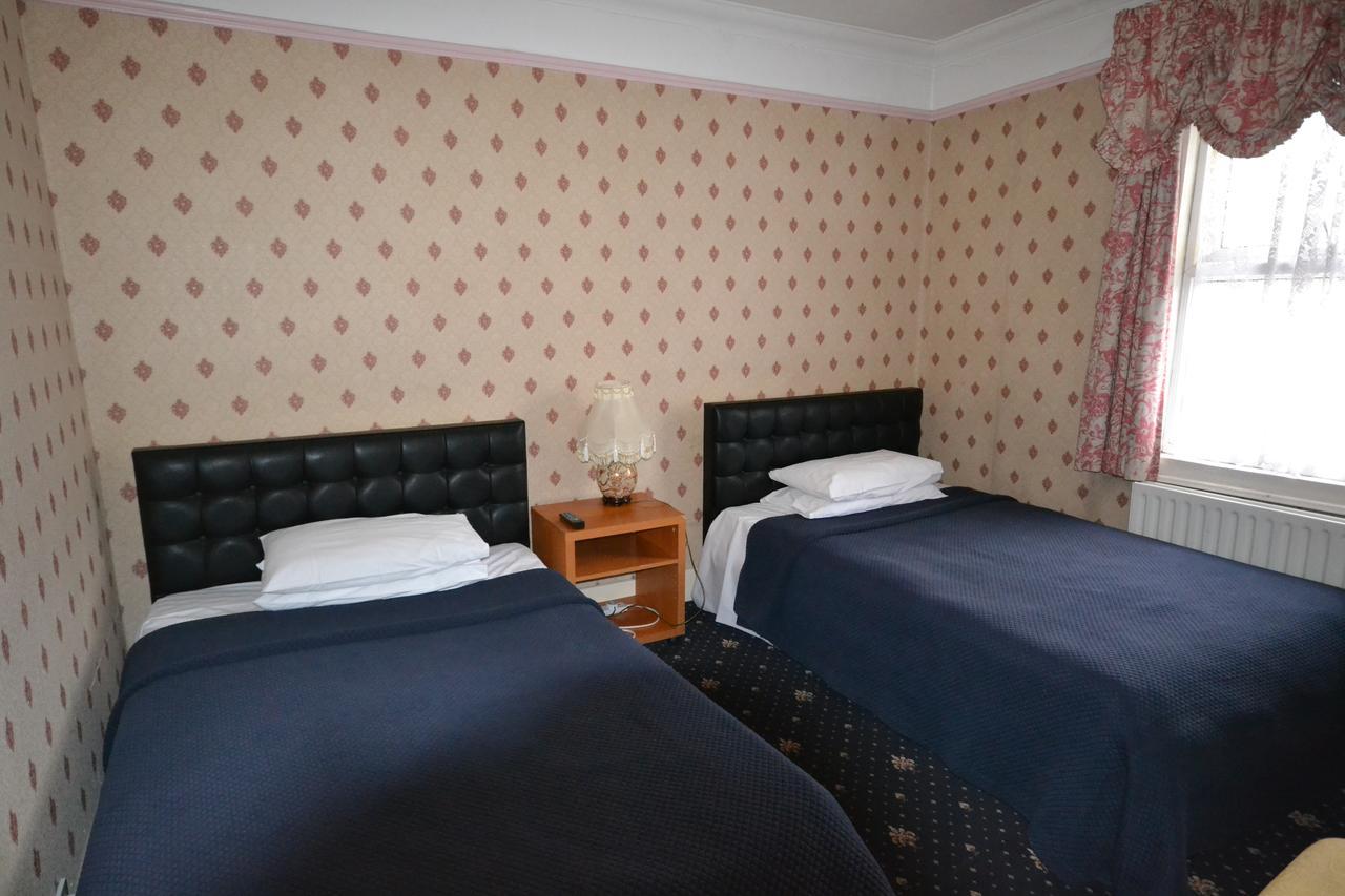 Airport Guest House Slough Extérieur photo