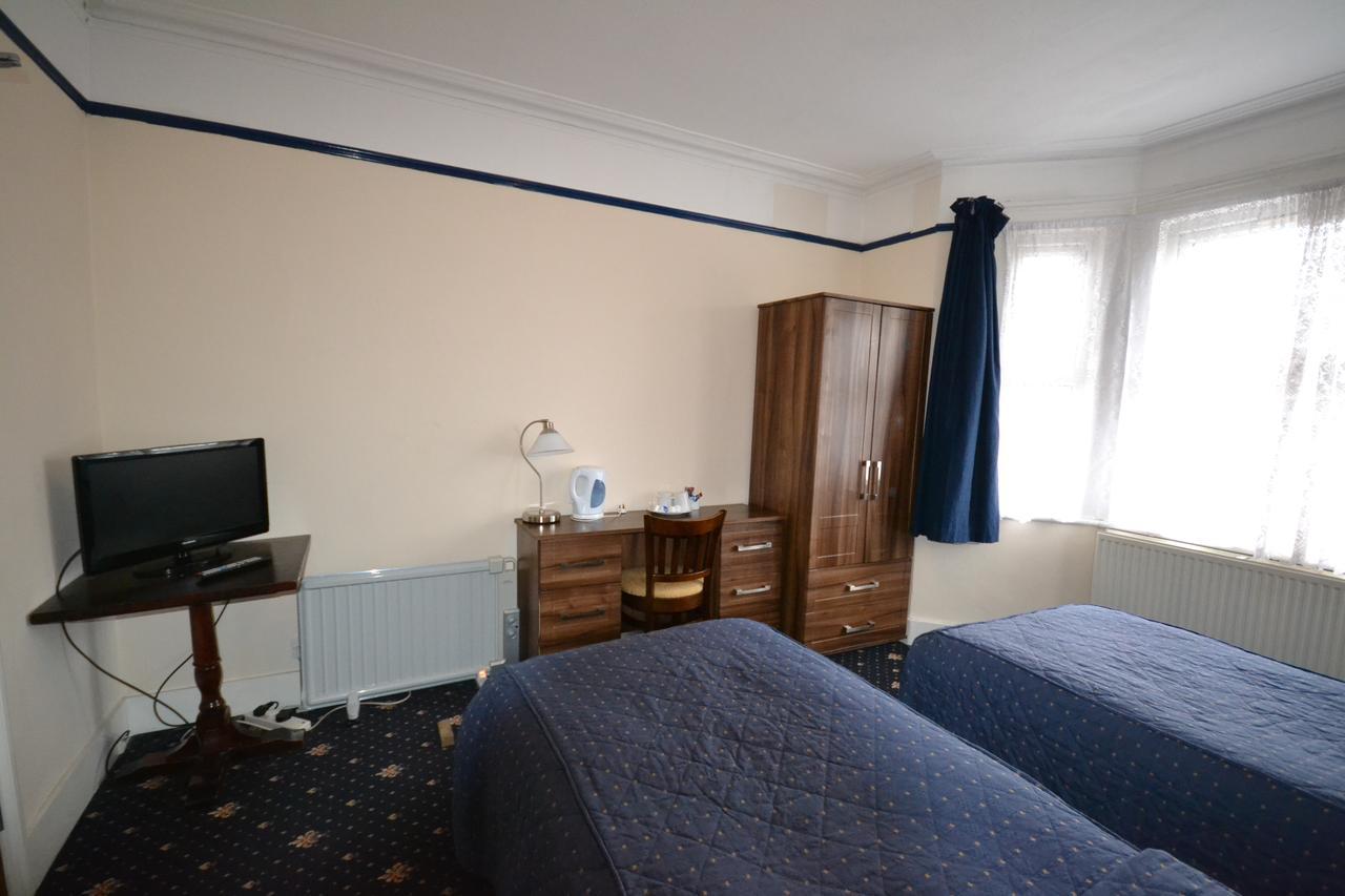 Airport Guest House Slough Extérieur photo