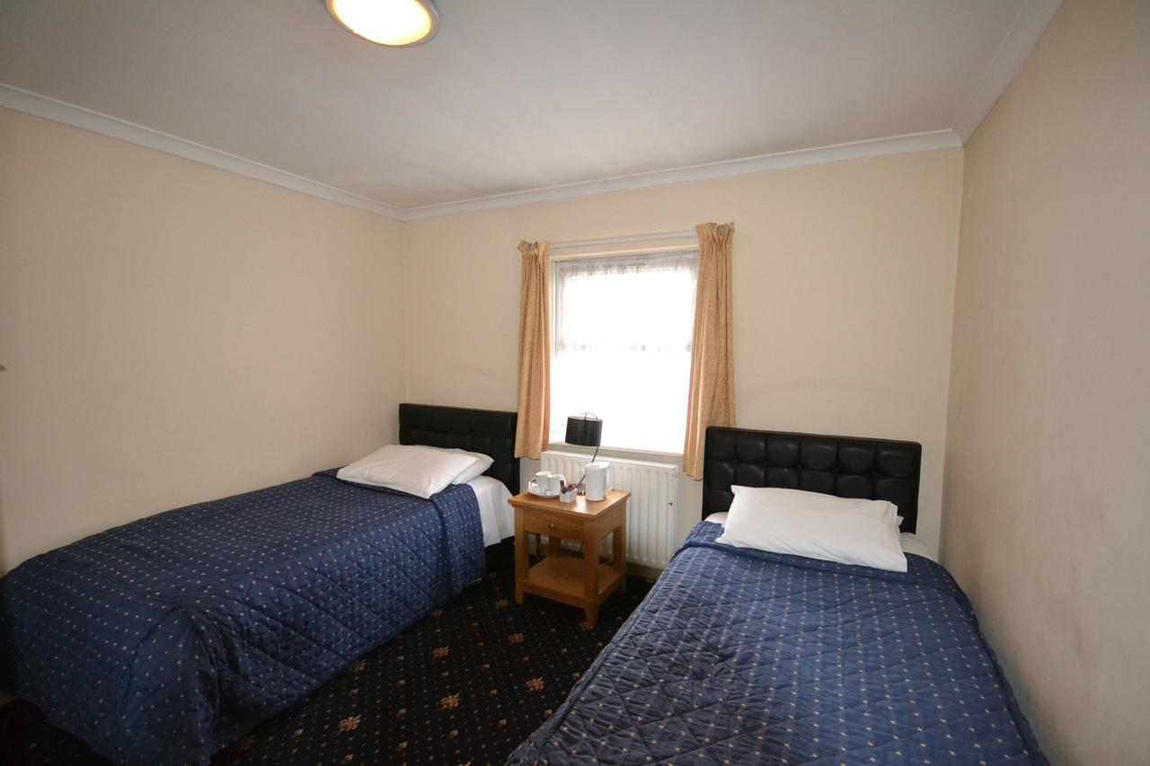 Airport Guest House Slough Extérieur photo
