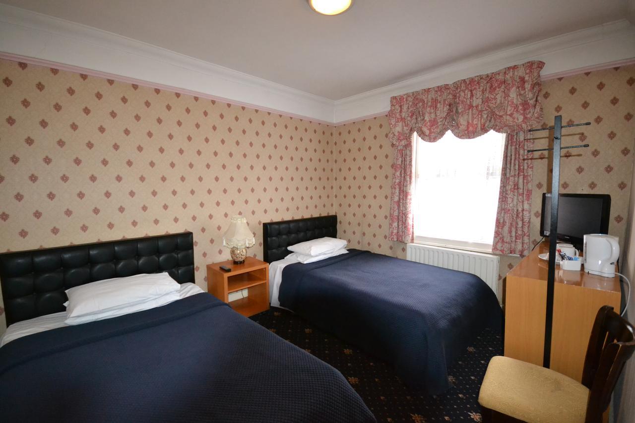 Airport Guest House Slough Extérieur photo