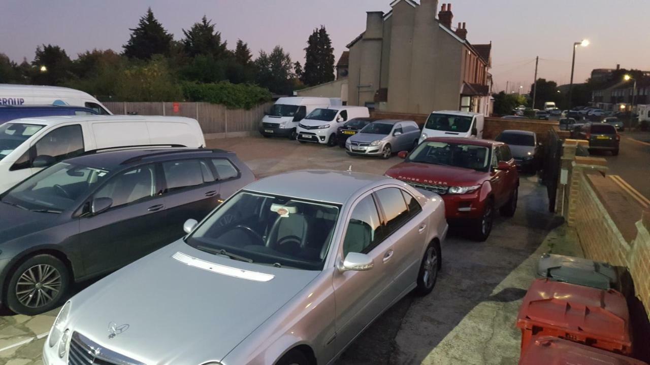 Airport Guest House Slough Extérieur photo