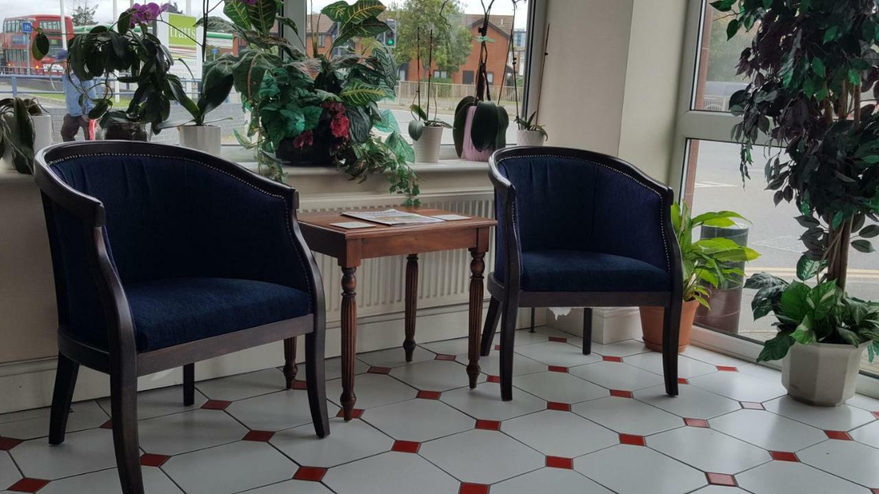 Airport Guest House Slough Extérieur photo