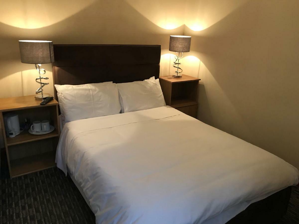 Airport Guest House Slough Extérieur photo