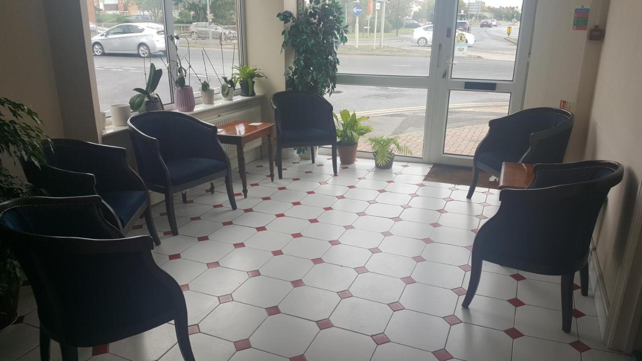 Airport Guest House Slough Extérieur photo